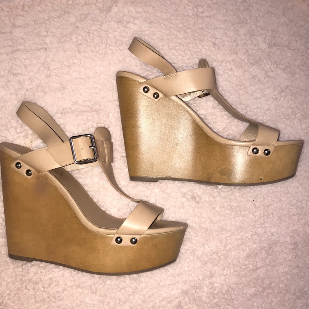 TAN WEDGES